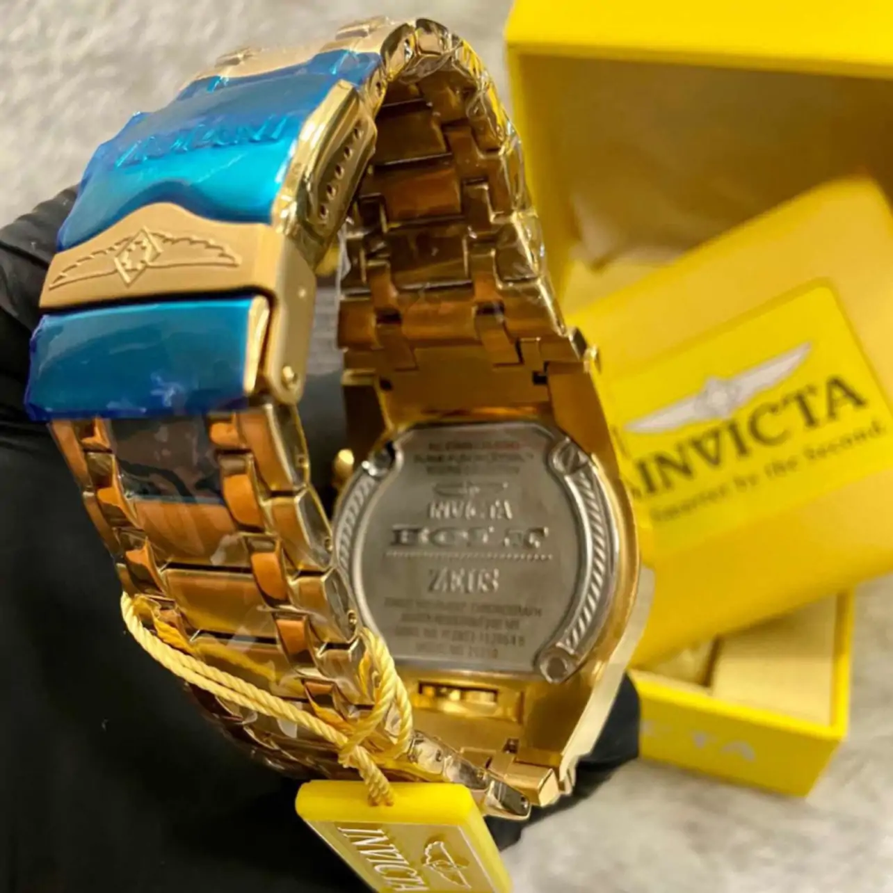 Relógio Invicta Reserve Bolt Zeus 25210 – Full Gold - Image 6